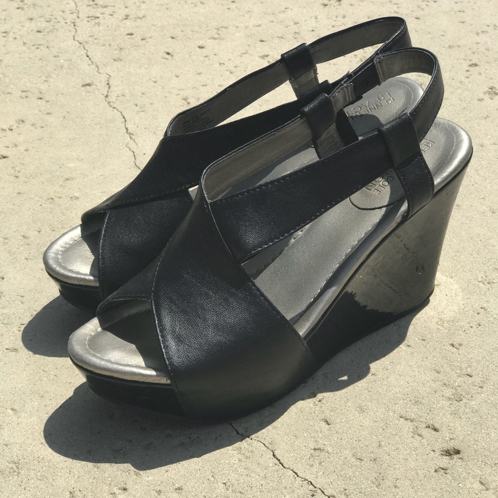 Kenneth Cole Reaction Black Wedge sandals size 7.5